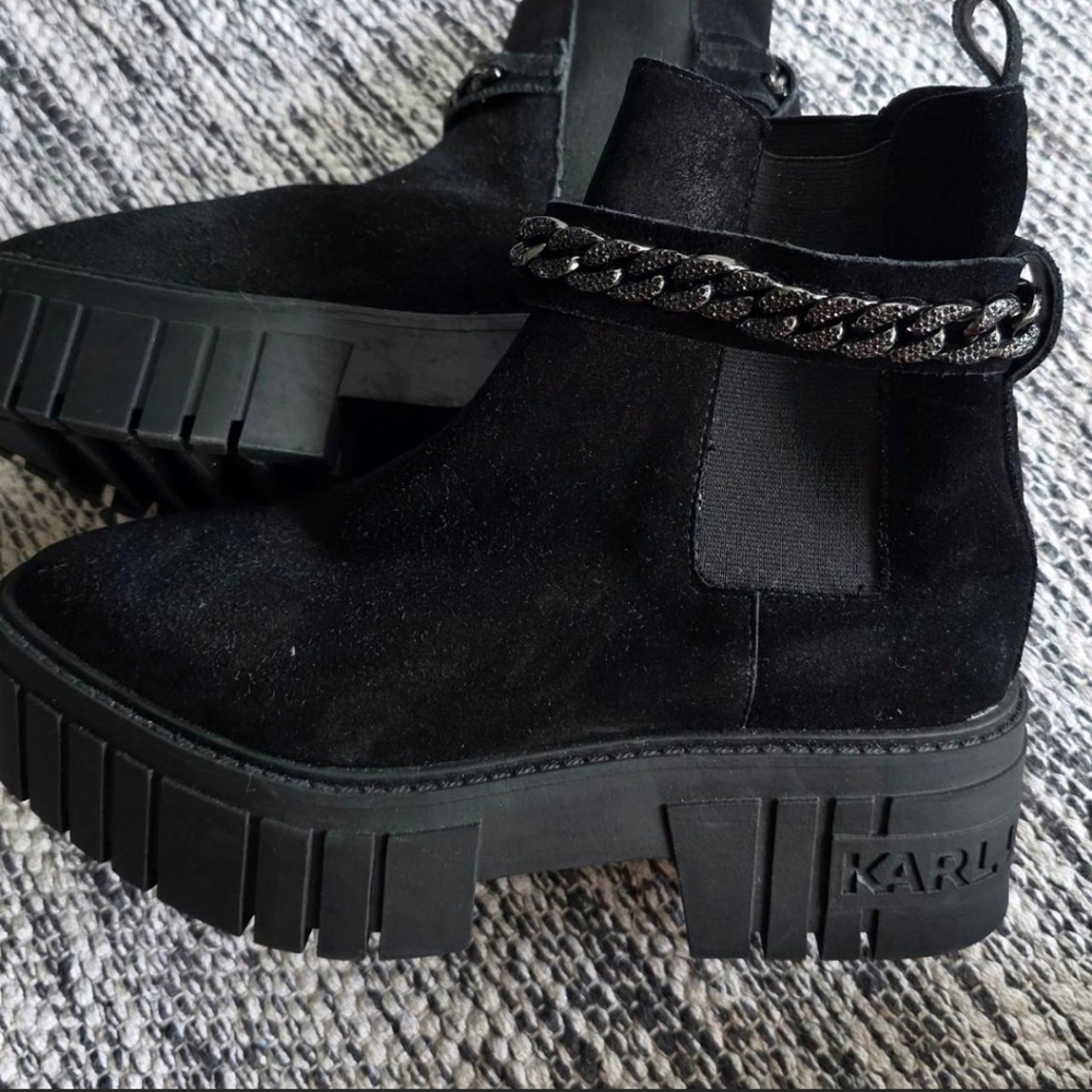 Karl Lagerfeld Black Suede Platform Chelsea Boots w/ Chain Detail 6.5 Fit Like 7